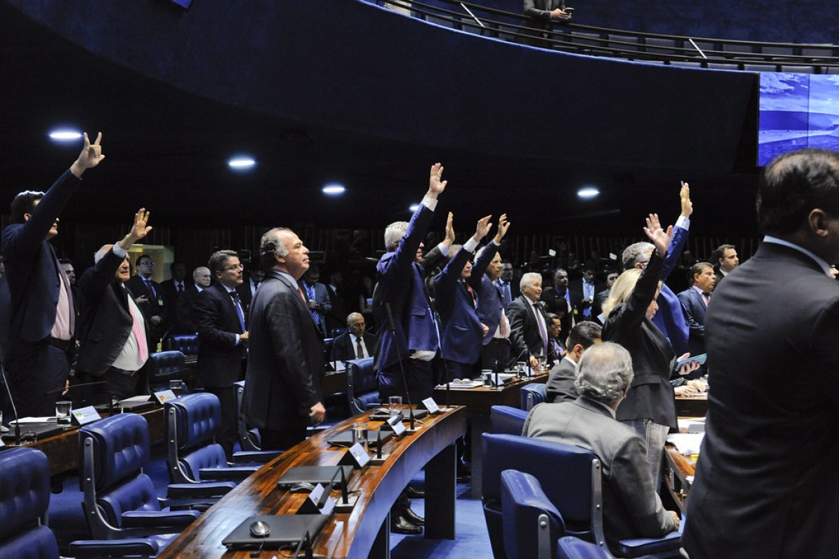 Posse de arma em toda extensão do imóvel rural é aprovada no Senado