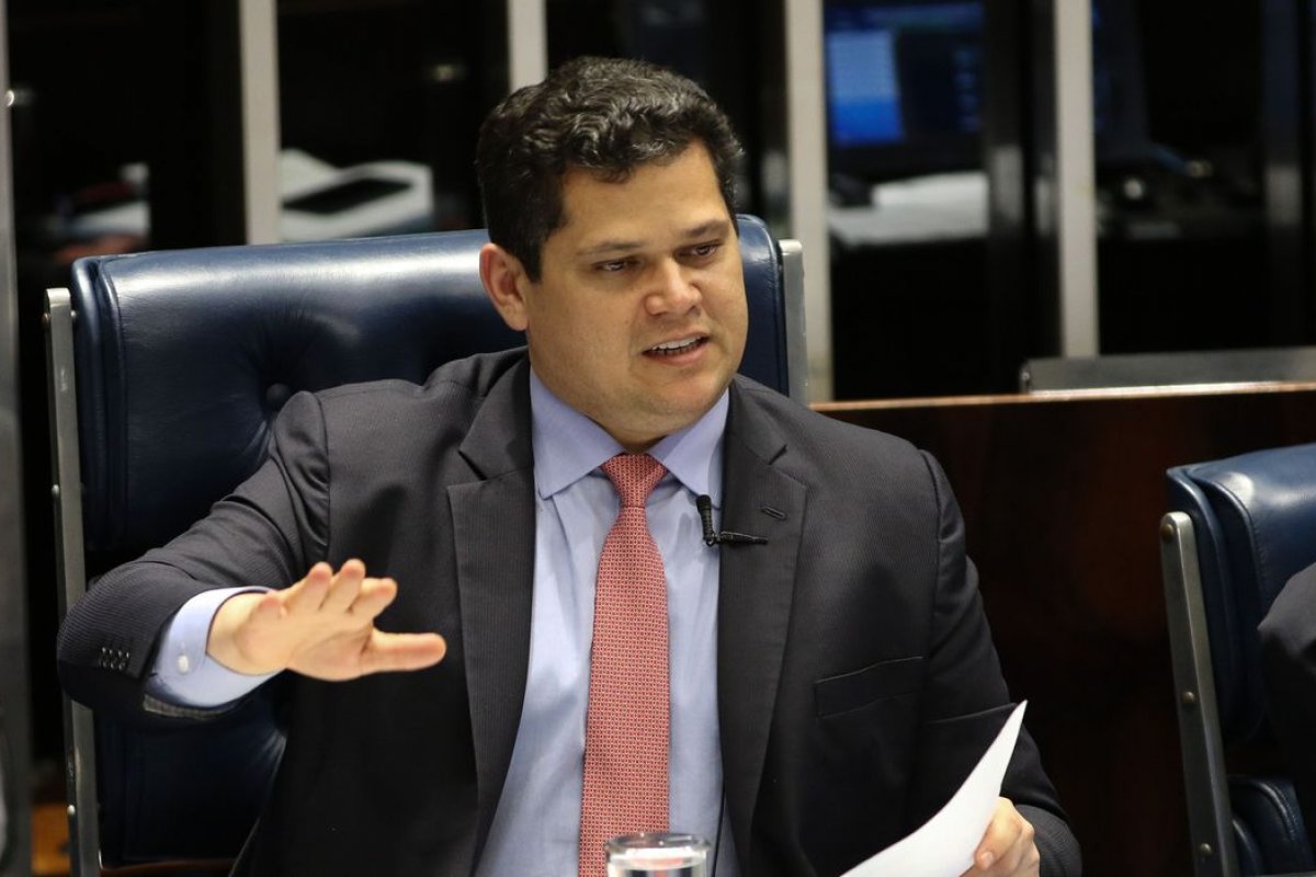 “País precisa de uma liderança”, diz Davi Alcolumbre ao criticar Jair Bolsonaro
