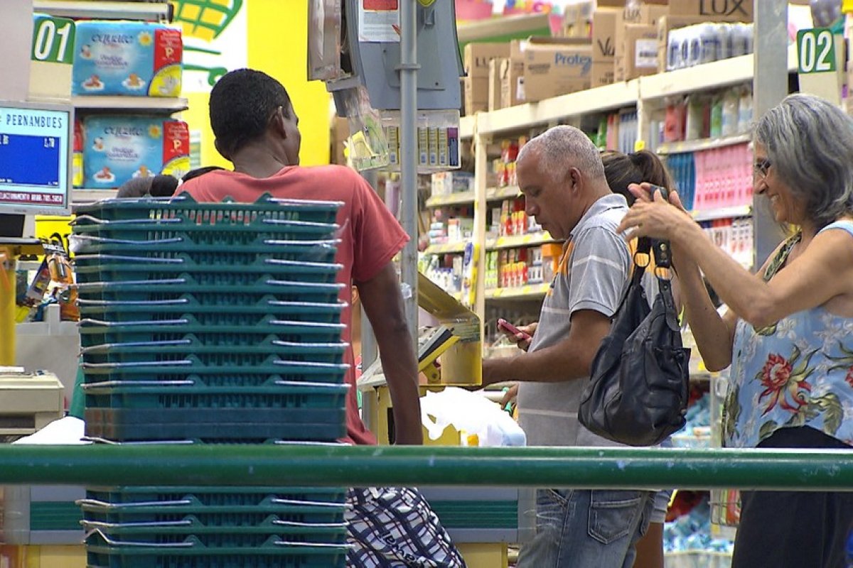 Supermercados de Salvador terão horários exclusivos para idosos; determina prefeitura