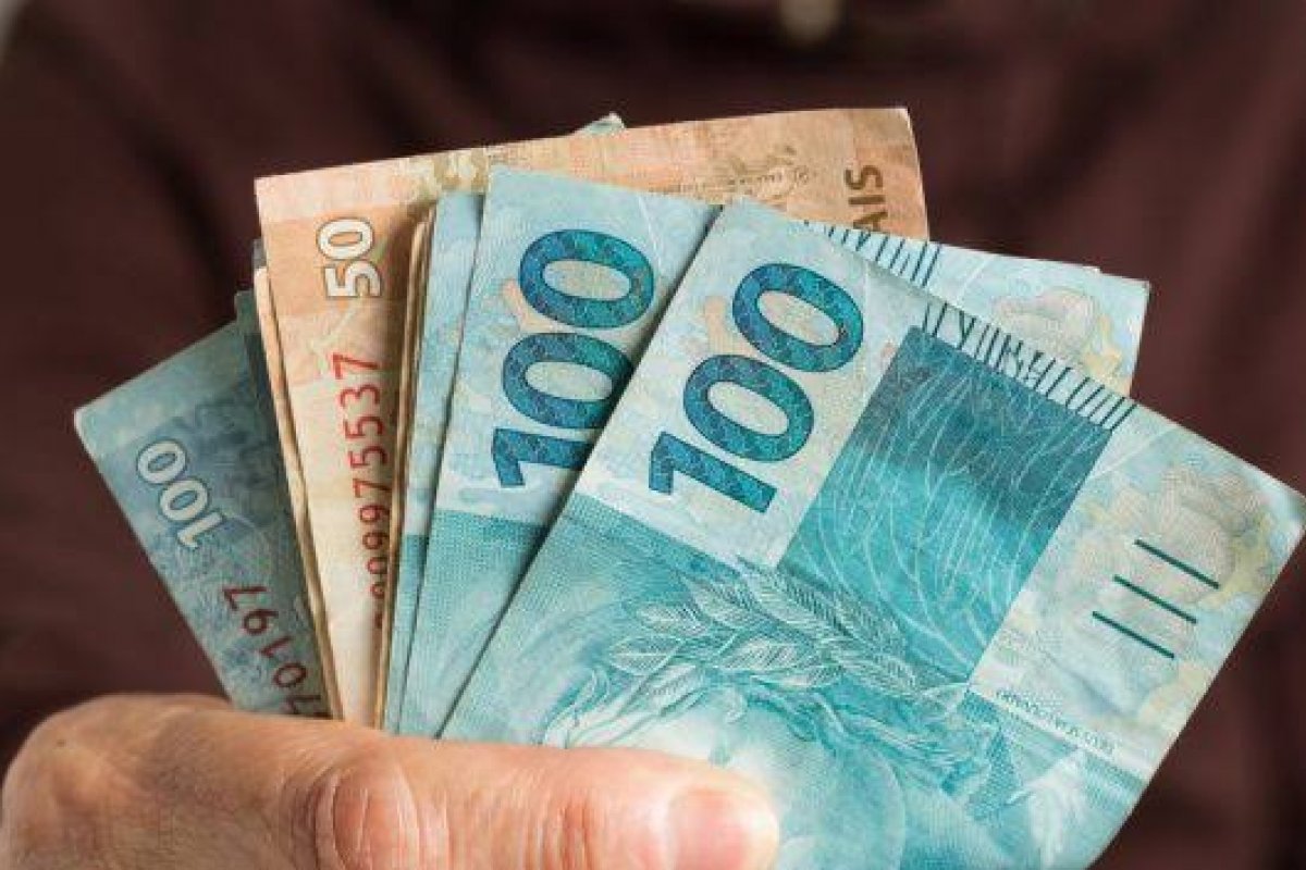 Governo avalia aumento para R$ 300 valor a ser pago a trabalhadores informais