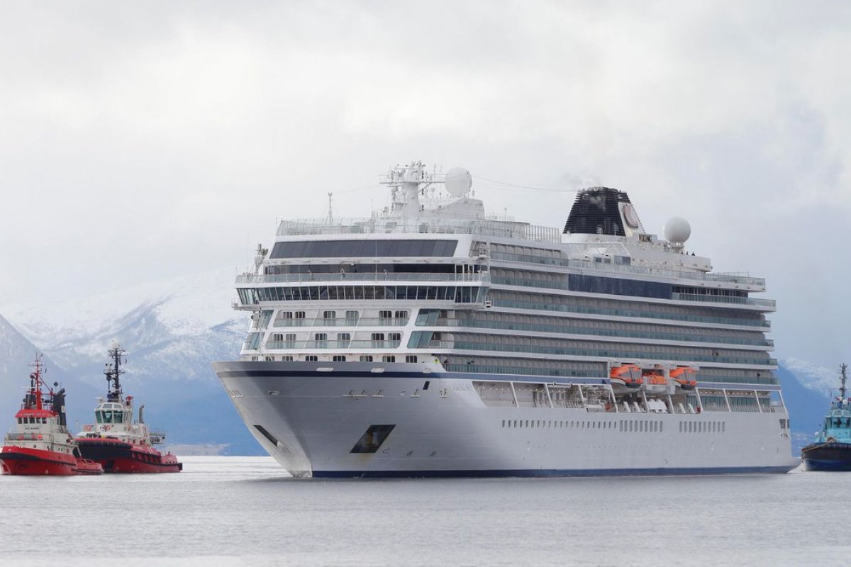 Dois navios da Antártica pedem ajuda ao Brasil para desembarcar passageiros