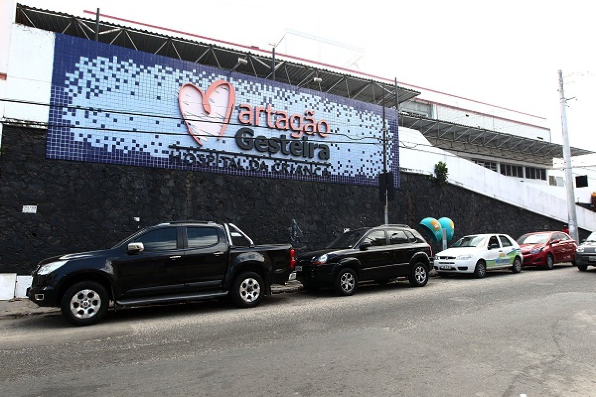 Empresários doam 1,2 mil litros de álcool em gel ao Martagão Gesteira