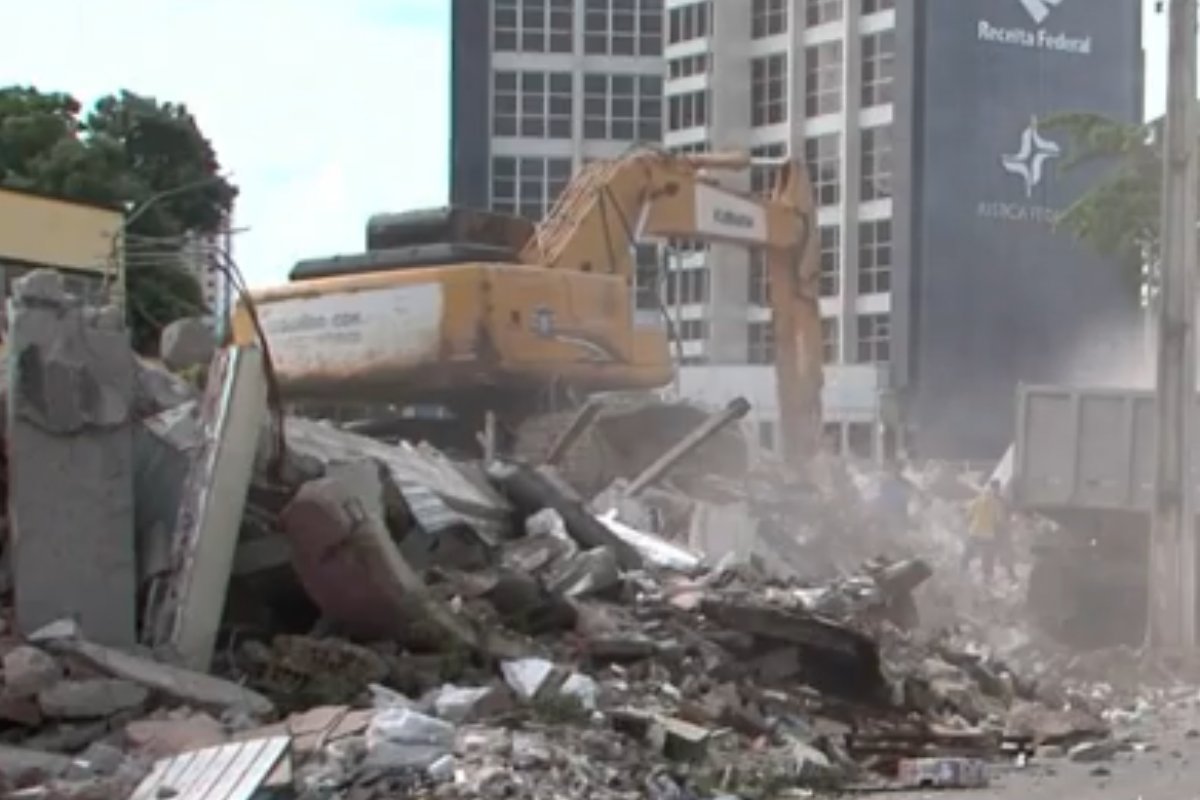 Demolição de shopping no sul da Bahia é concluída