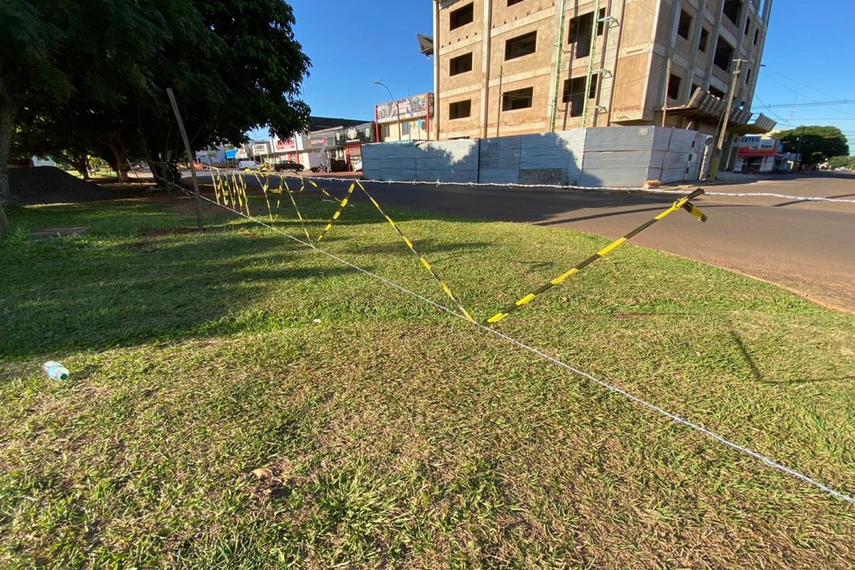 Exército paraguaio coloca arame farpado nas travessias da fronteira com o Brasil