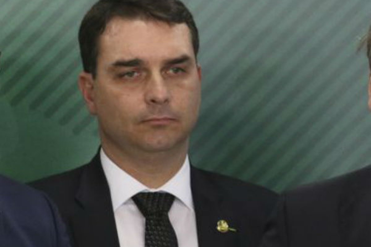 Segurança de Flávio Bolsonaro está internado em estado grave