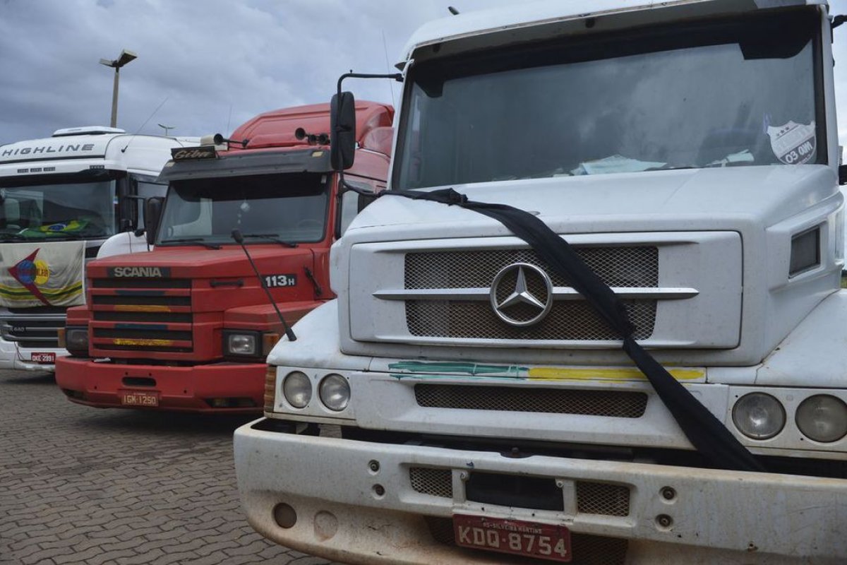 Caminhoneiros recebem ações de bem-estar e orientação da pandemia do coronavírus 
