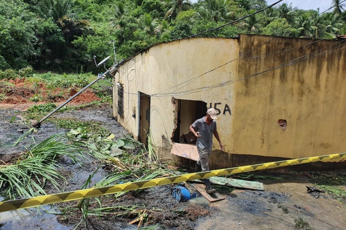 Imóveis atingidos por deslizamento em Valéria serão demolidos