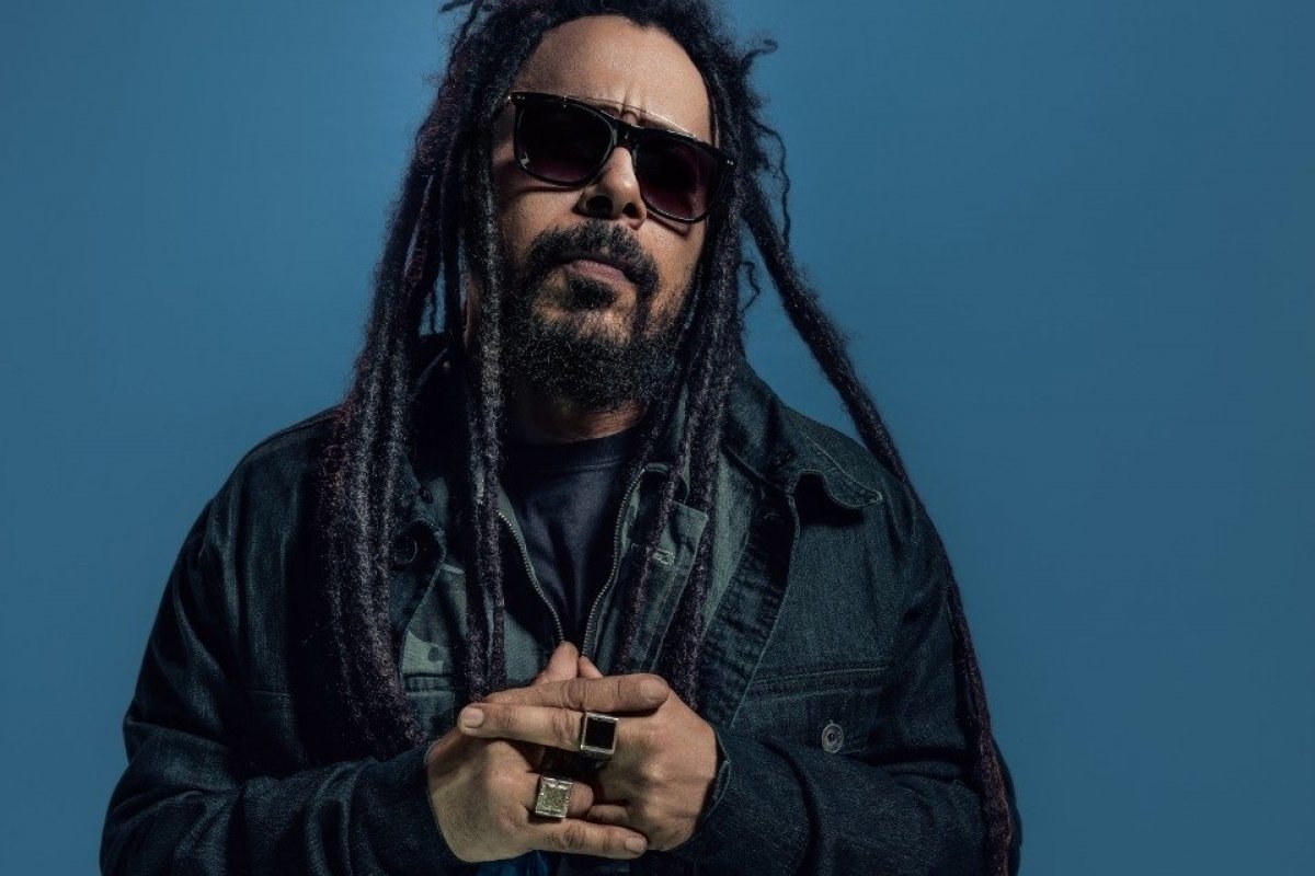 Marcelo Falcão faz show em Salvador neste domingo (30)