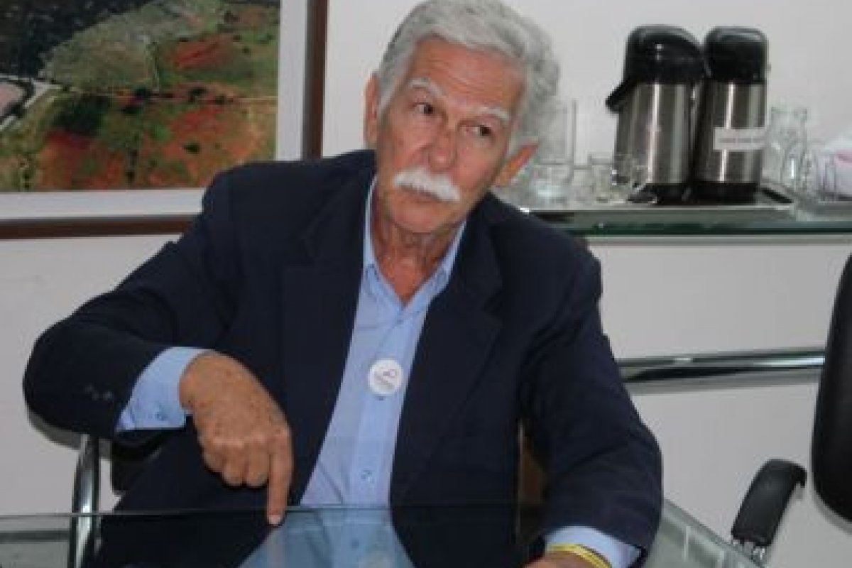 Prefeito de Brumado reduz salário dele e de secretários em 50%