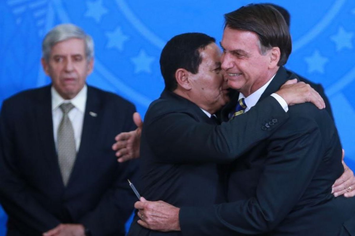 'O presidente sou eu', diz Bolsonaro sobre fala de Mourão acerca de isolamento