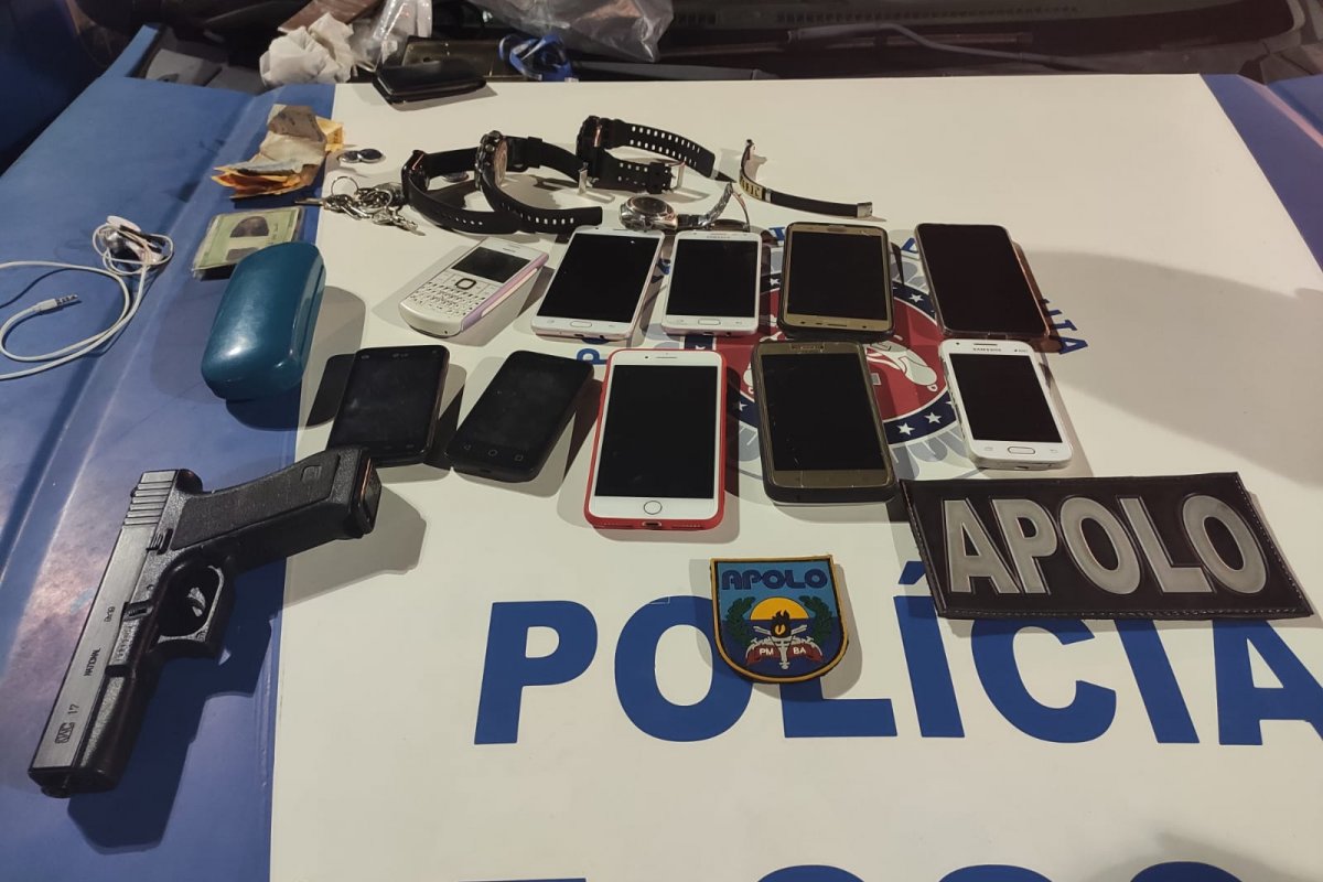 Três pessoas são presas após assaltarem pontos de ônibus da Paralela 