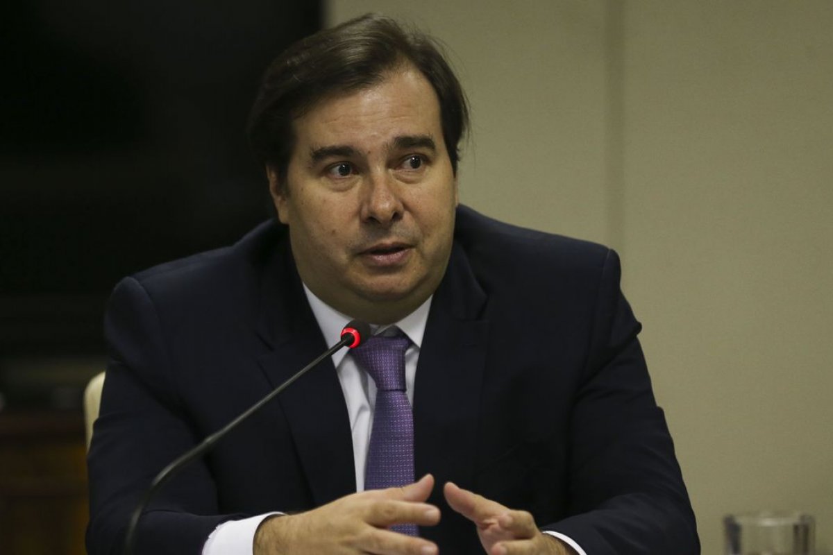 "Adiar eleição é um risco institucional muito grande", diz Rodrigo Maia