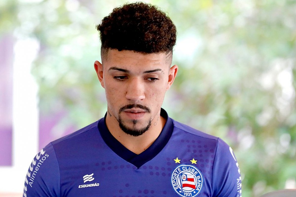 Bahia confirma e volante Douglas está próximo de deixar clube