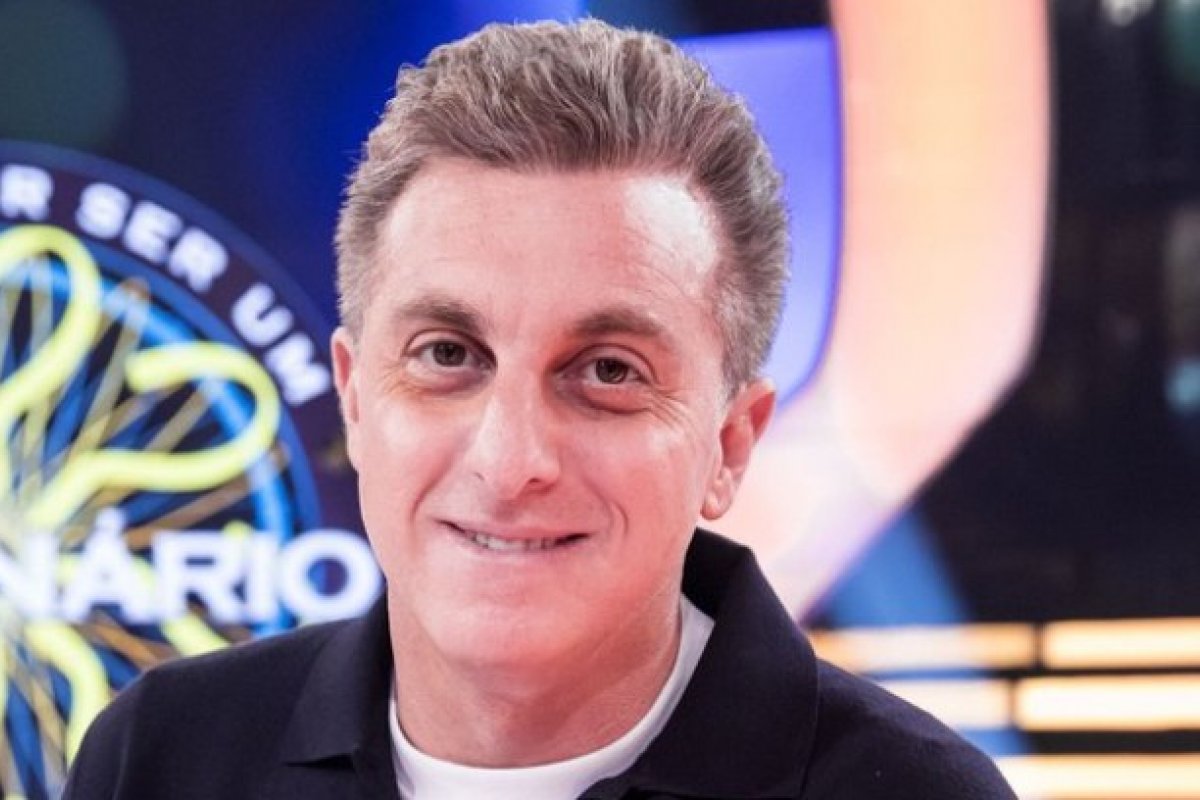 Luciano Huck grava com público e contraria regras de isolamento