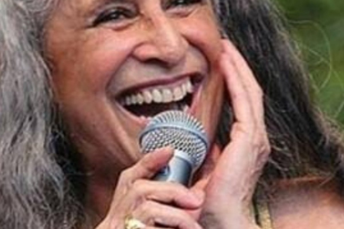 Maria Bethânia apresentará em Salvador a turnê "Claros Breus"