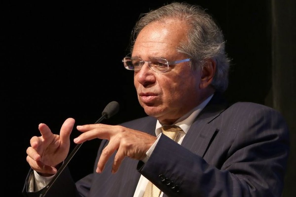 Paulo Guedes classifica impacto econômico causado pelo covid-19 como "meteoro"