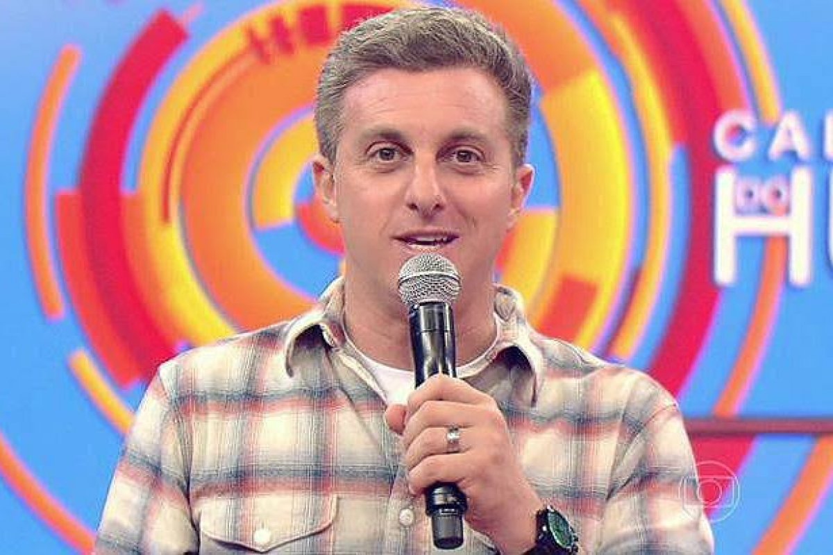 Luciano Huck arrecada R$ 1,5 milhão em doações para comunidades do Rio
