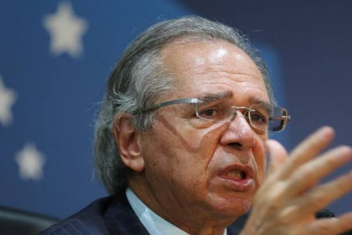 Paulo Guedes afirma que como cidadão 'quer ficar em casa e fazer o isolamento'