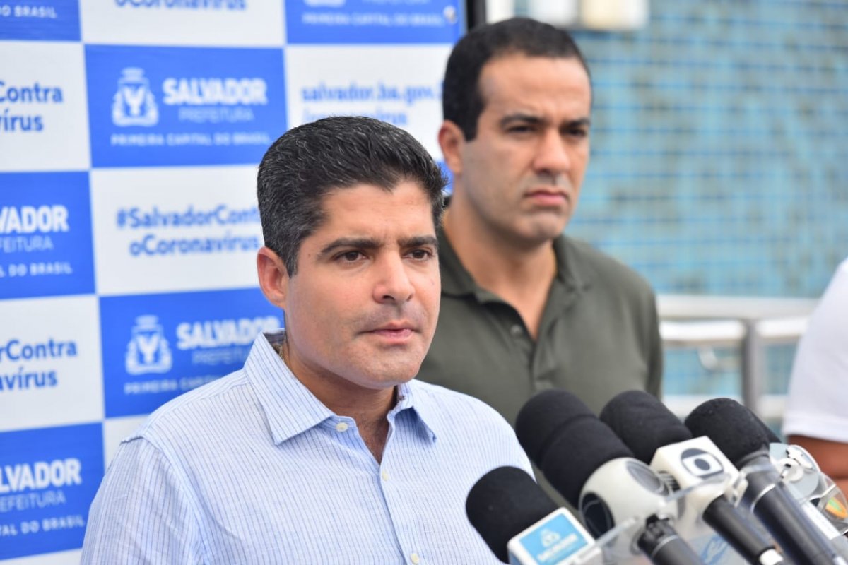 ACM Neto lamenta a morte de Riachão