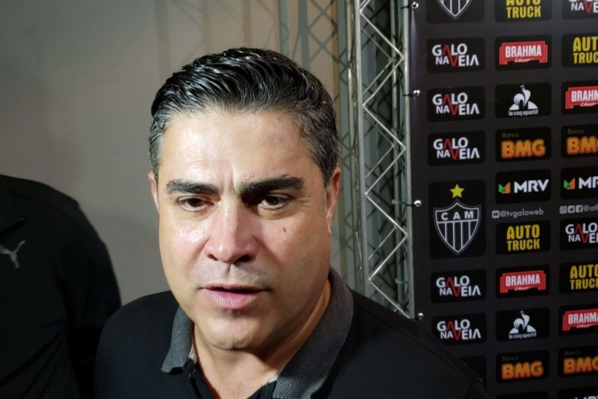 Atlético-MG reduz 25% dos salários