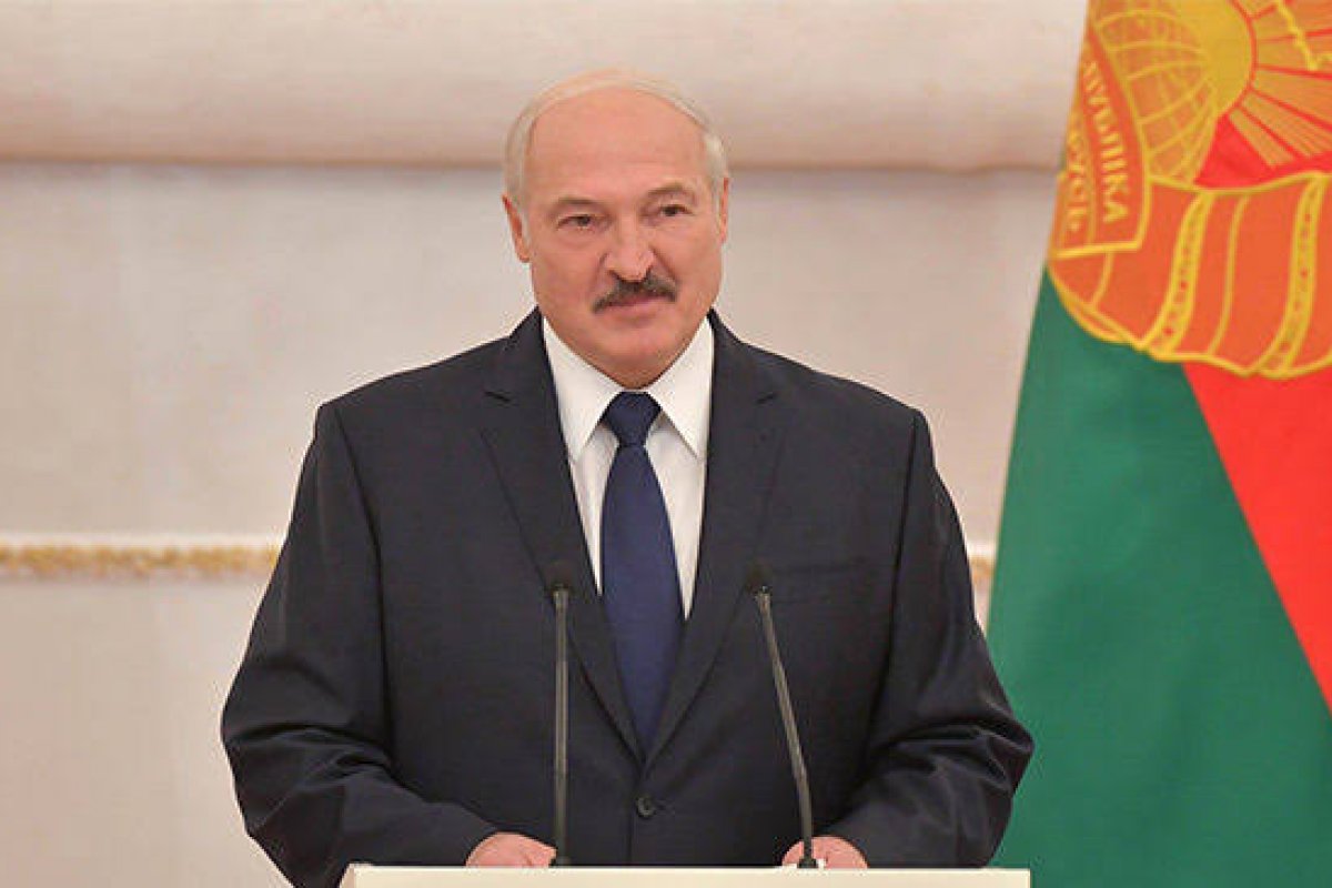 Presidente da Bielorrússia indica 50 ml de vodka por dia e sauna para curar coronavírus