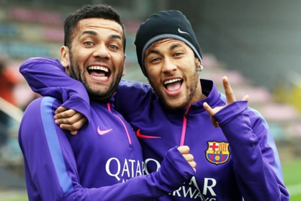 Jornalista faz apelo para que jogadores de futebol milionários ajudem no combate ao coronavírus