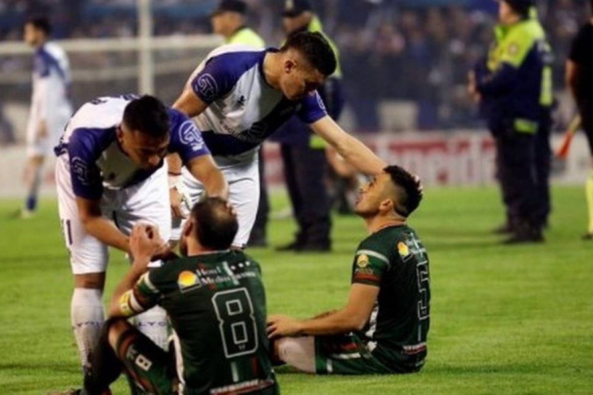 Time argentino é punido com rebaixamento por protesto contra arbitragem