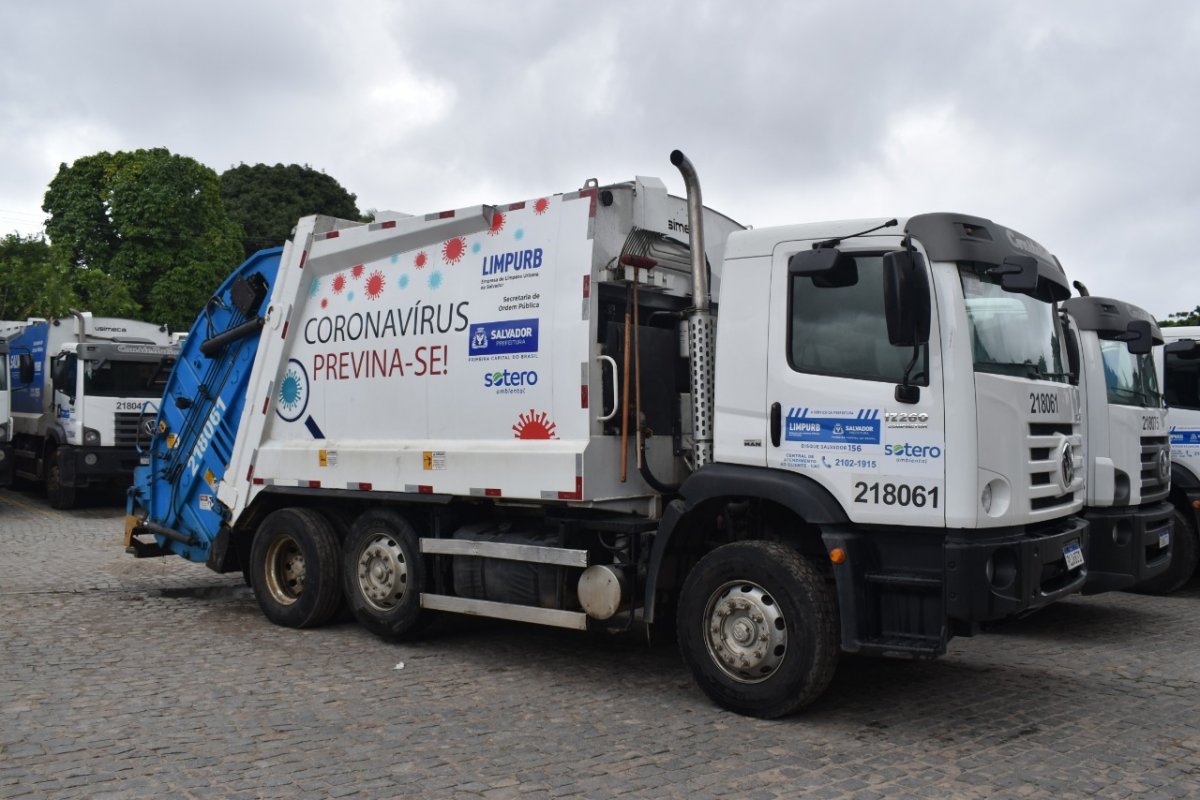 Caminhões da Limpurb são plotados para chamar atenção para o combate ao coronavírus