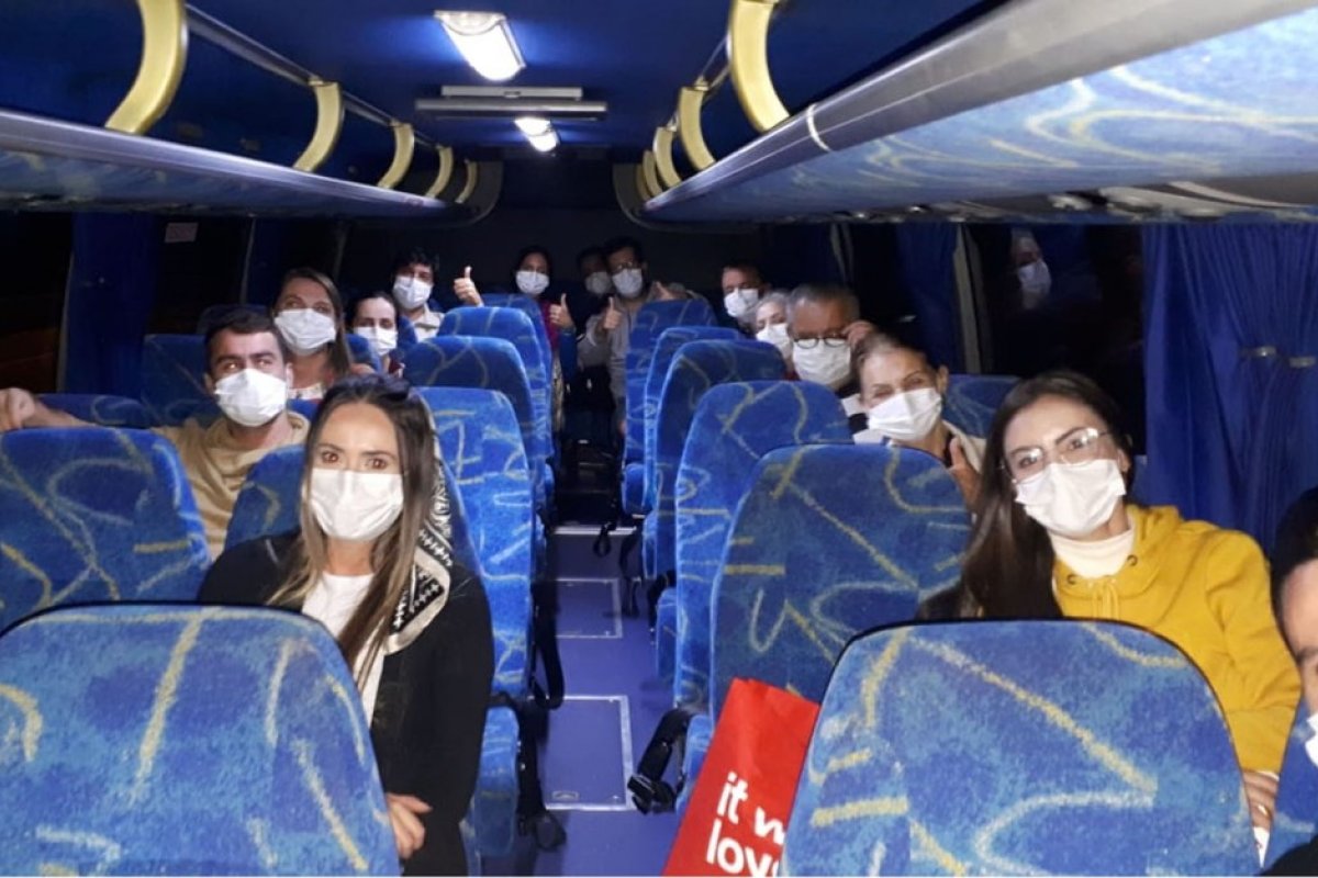 Voo com brasileiros retidos na África chega ao Brasil nesta quarta (1)