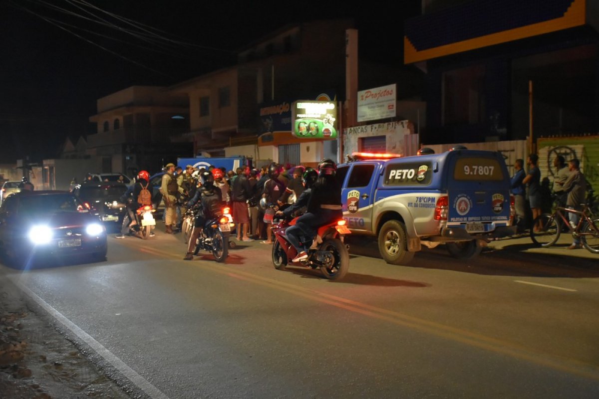 Dois homens são assassinados em Conquista após ciclista passar atirando