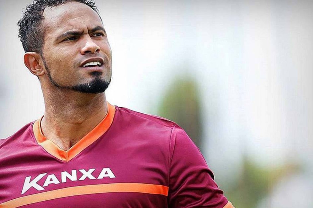 Goleiro Bruno assina contrato com clube empresa da Europa