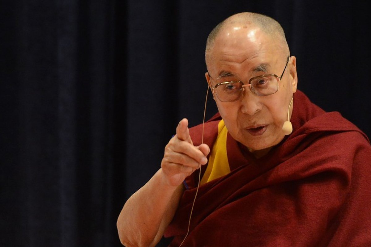 Dalai-lama polemiza ao fazer comentários machistas e xenófobos na TV britânica