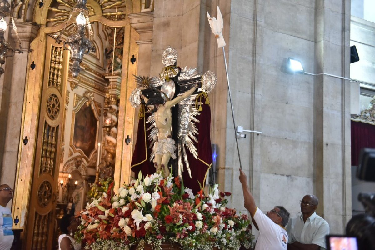 Sem cortejo de fiéis, imagem do Senhor do Bonfim vai percorrer ruas de Salvador nesta sexta (3)