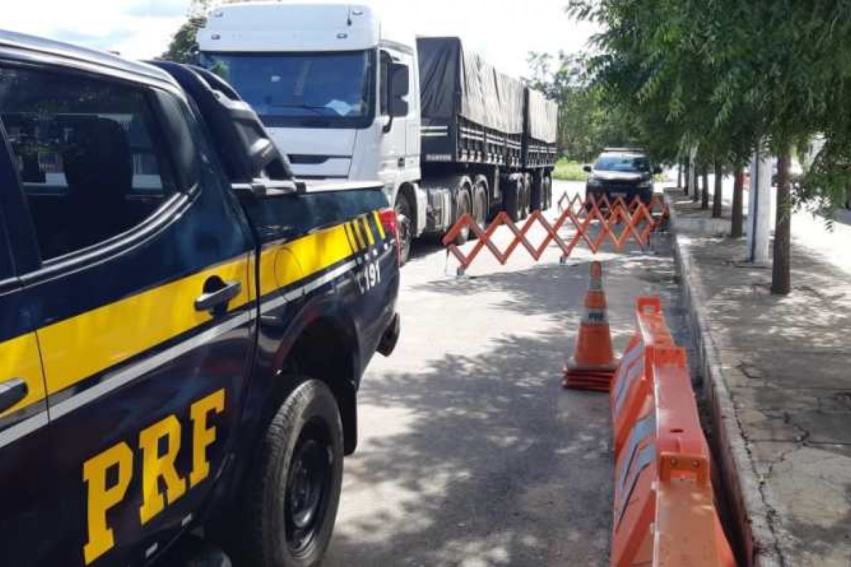 Motorista de caminhão é preso com dois semi-reboque adulterados no oeste da Bahia