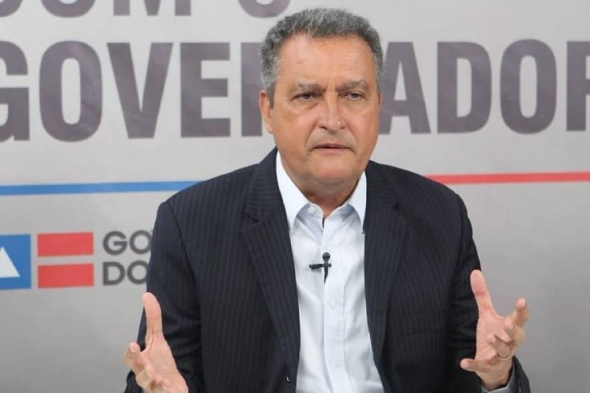 "Não tem a mínima possibilidade", afirma Rui Costa sobre fornecimento de alimentação a alunos sem aulas