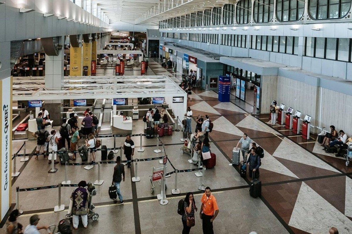 Juiz suspende norma da Anac que impede embarque de agentes portando armas