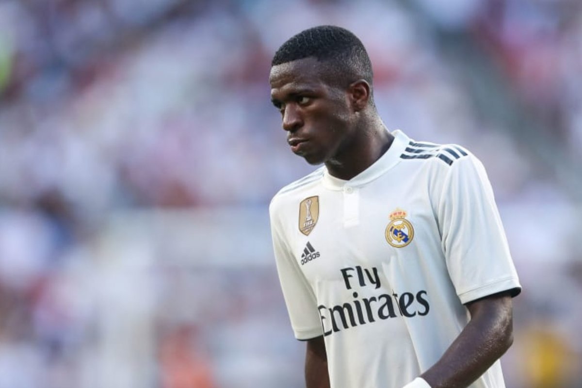 Coronavírus: Vinicius Jr. doa cestas básicas para famílias de São Gonçalo