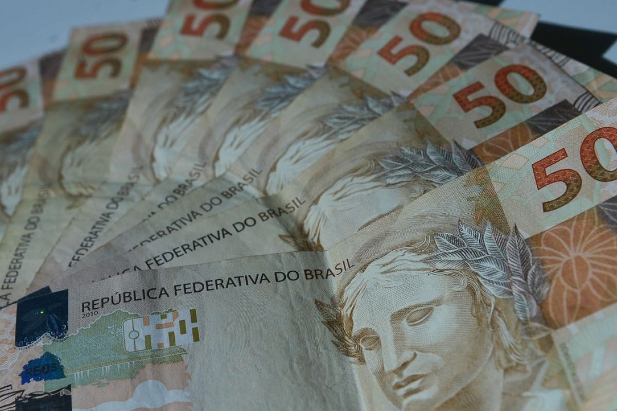 Governo prevê maior rombo da história nas contas públicas