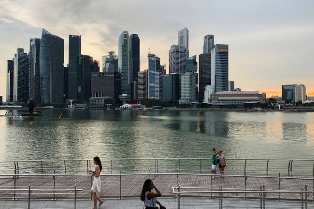 Singapura fecha escolas e locais de trabalhado para evitar proliferação da Covid-19