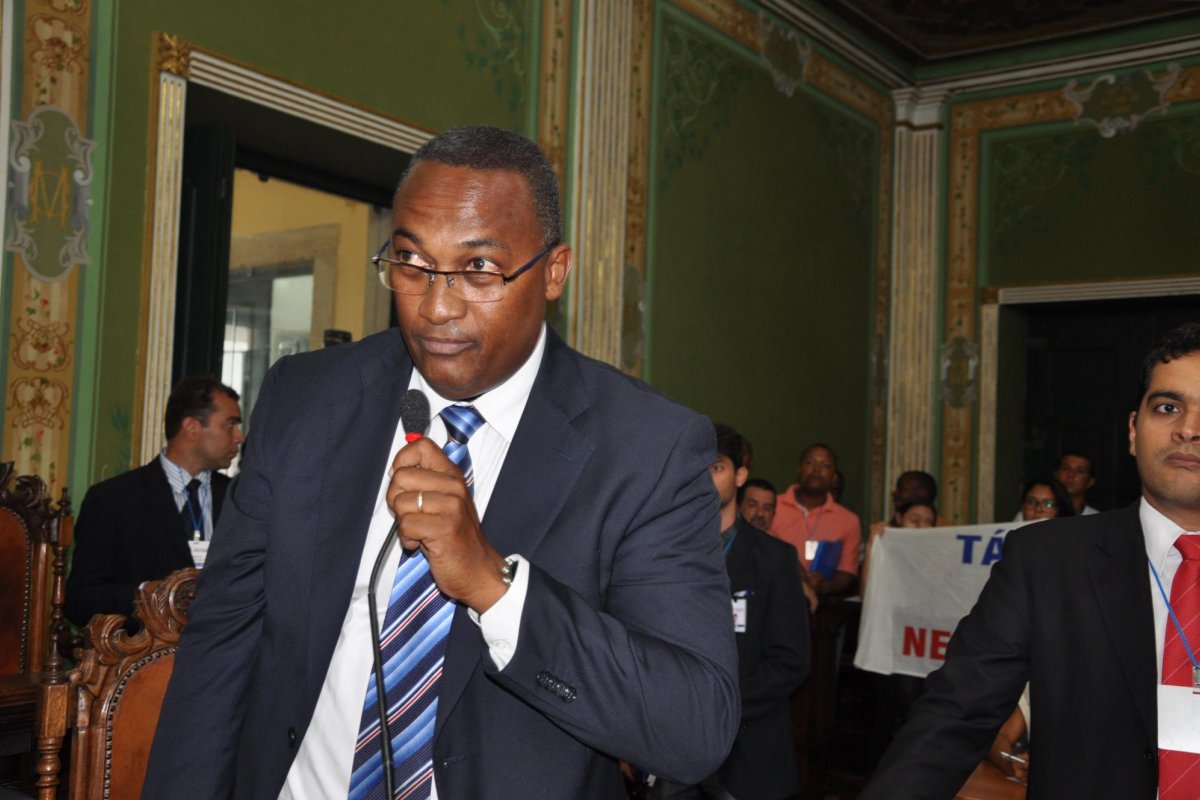 Vereadores discutem necessidade das viagens internacionais de Rui Costa