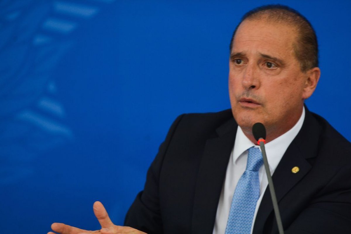 Auxílio de R$ 600 pode estar disponível para parte dos beneficiados antes da Páscoa, diz Onyx Lorenzoni