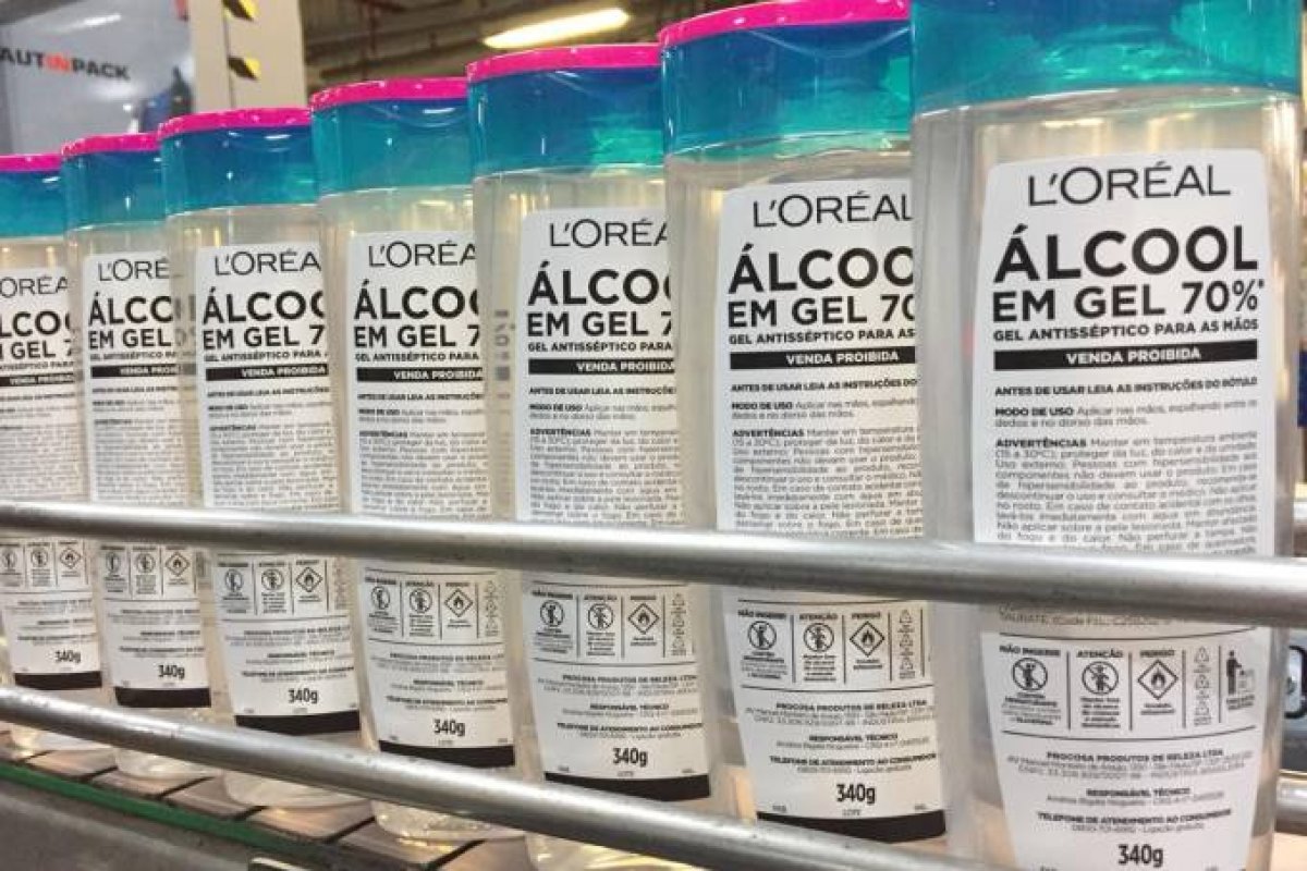 Marca de cosméticos irá produzir mais de 100 toneladas de álcool em gel para doação