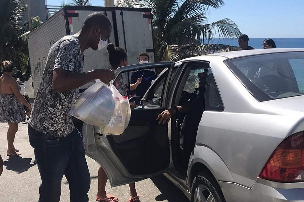 Moradores do Rio Vermelho se mobilizam por trabalhadores mais vulneráveis