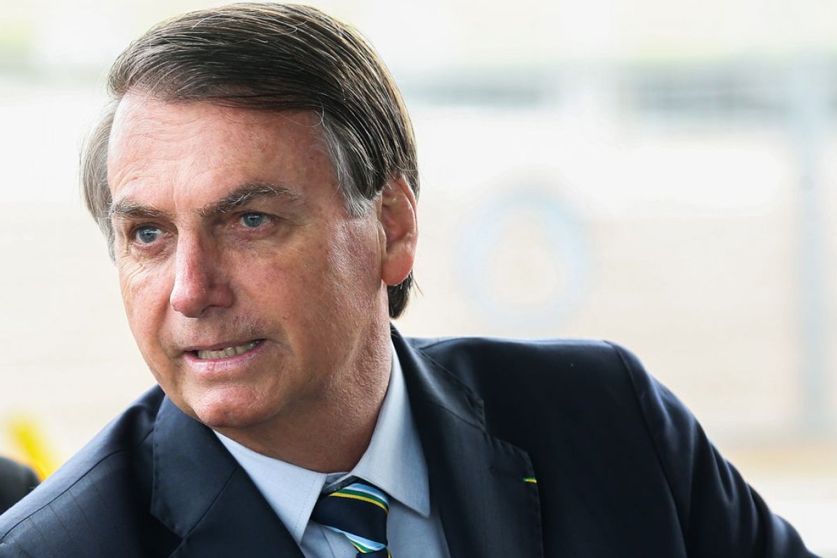 Veja vídeo: Bolsonaro afirma que usará caneta contra pessoas do governo que "estão se achando"