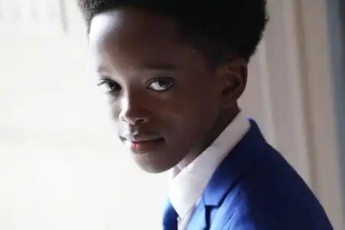 Garoto de 11 anos inaugura brechó e vira empresário da moda