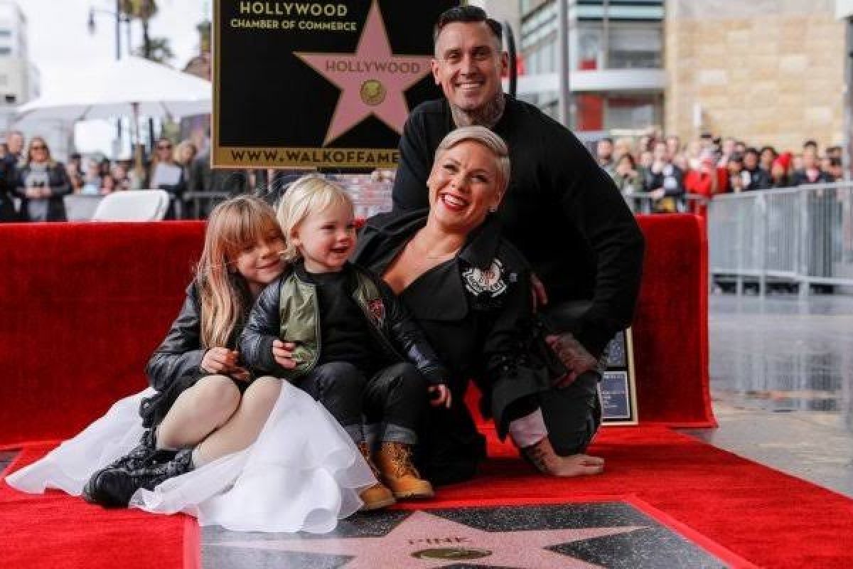 Cantora Pink desabafa das redes sociais ao revelar que filho de 3 anos ainda está 'muito doente'