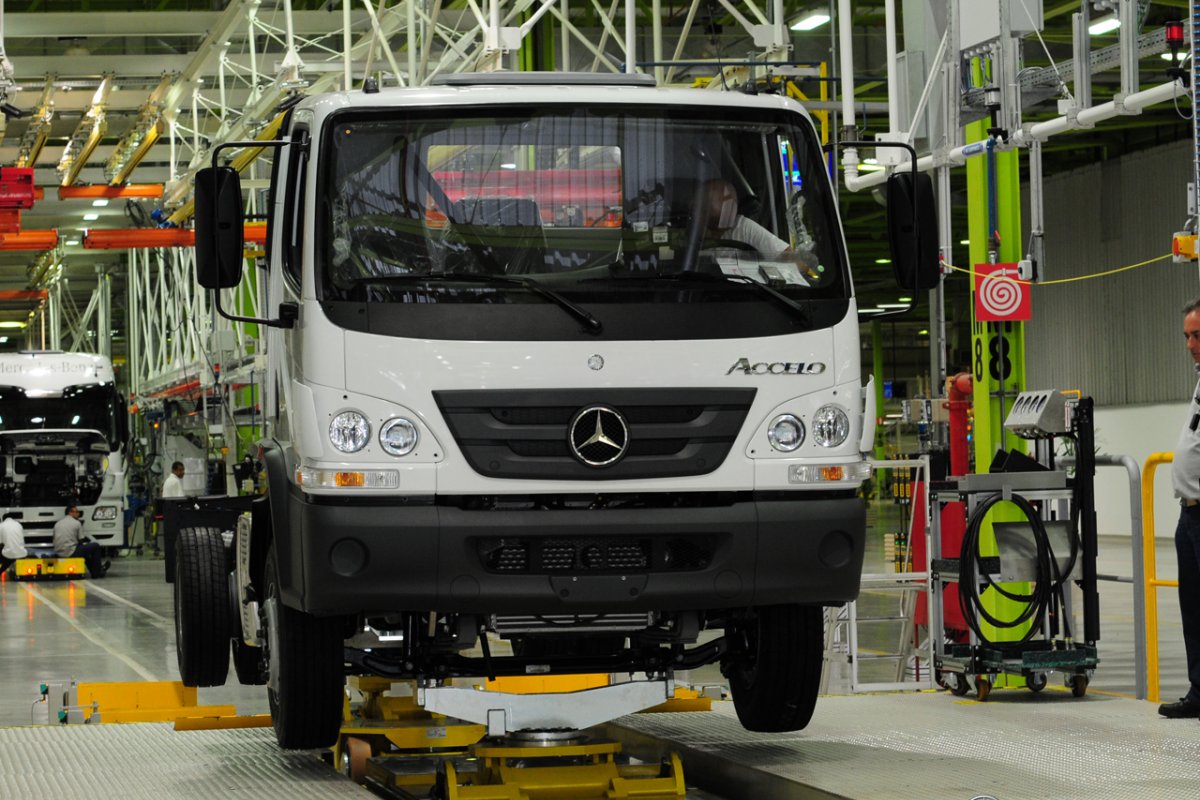 Vendas de veículos desabam 90% por crise do coronavírus