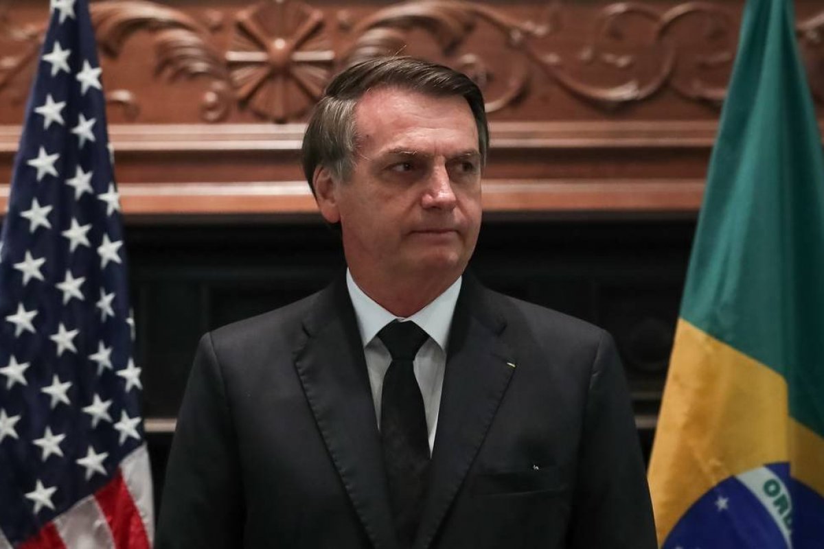Deputado da Bahia pede detalhamento de gastos de Bolsonaro em viagem aos Estados Unidos