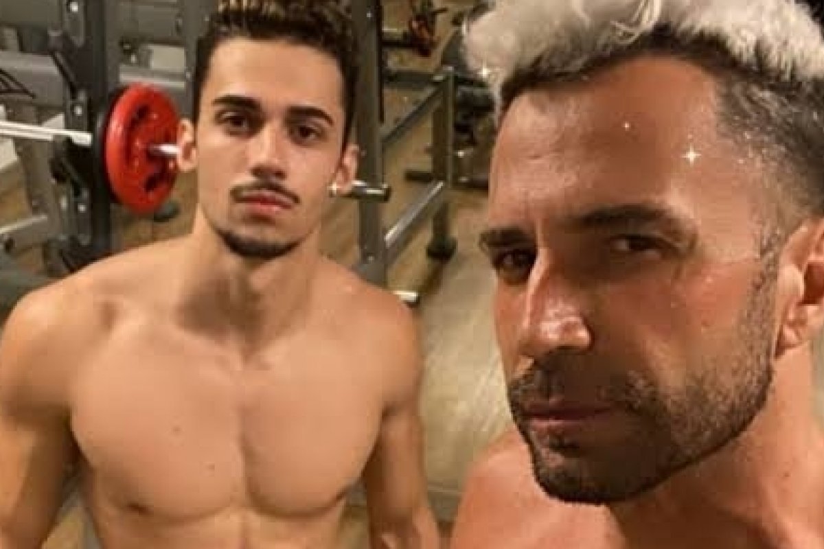 Latino revela o motivo de ter adotado um rapaz de 21 anos