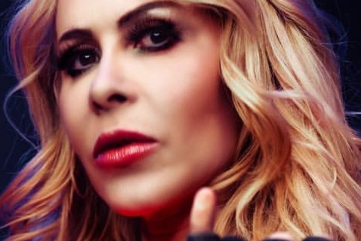 Joelma lamenta a morte do pai na web